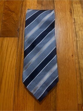 $390 Ermenegildo Zegna 3D Embroidered 100% Italian Silk Tie